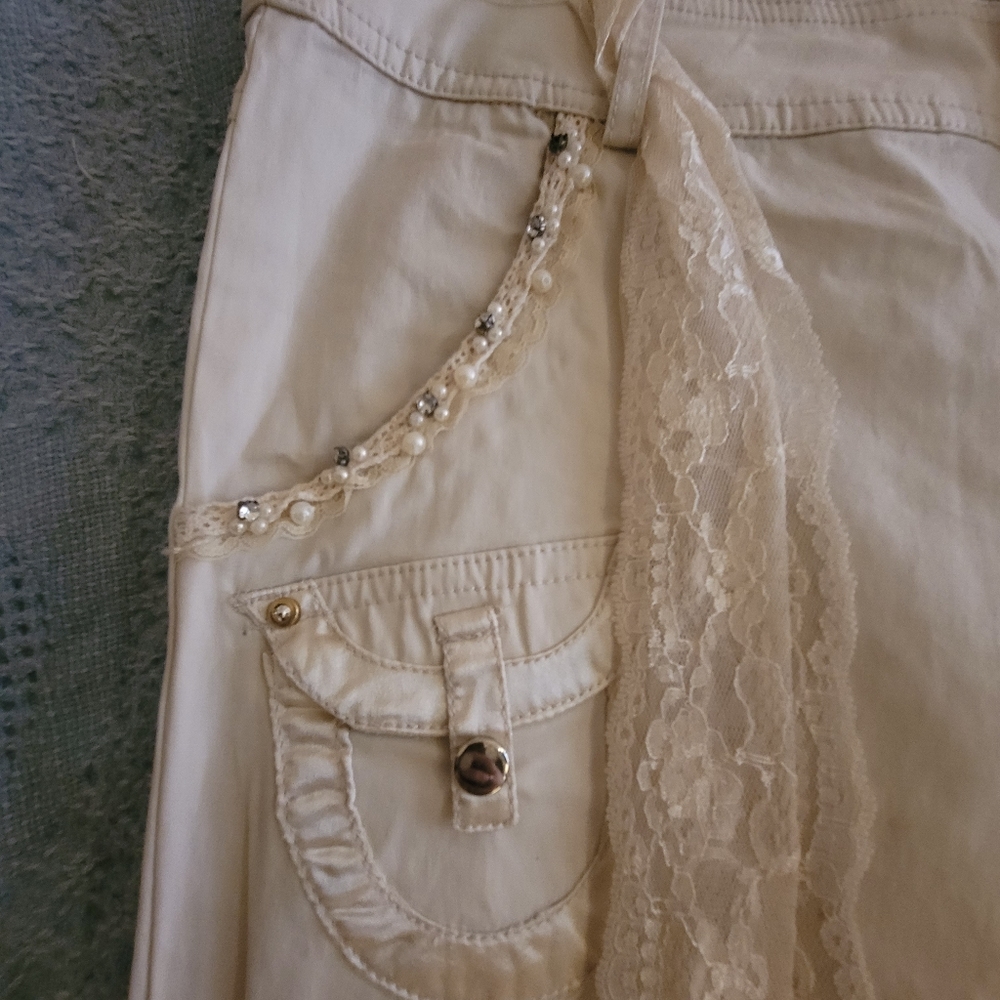Style Brand Winter White Jeweled  Size 8 Capris.